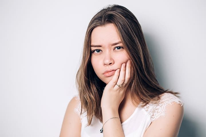 young-woman-experiencing-wisdom-tooth-pain-v1.jpg Young woman experiencing wisdom tooth pain